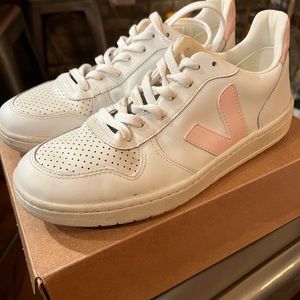 Veja V-12 sneakers worn once!